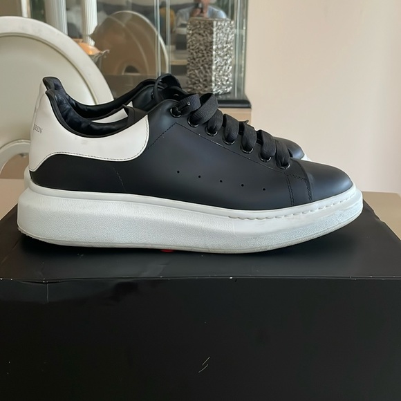 Alexander mqueens - Picture 1 of 3